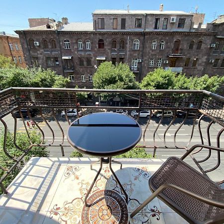 Amiryan Street 1 Bedroom Deluxe Apartment With Balcony Am104 เยเรวาน ภายนอก รูปภาพ