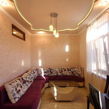 Amiryan Street 1 Bedroom Deluxe Apartment With Balcony Am104 เยเรวาน ภายนอก รูปภาพ