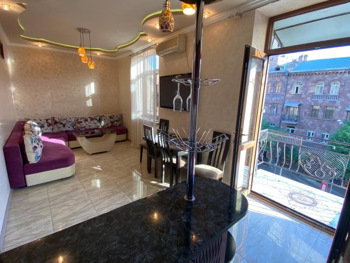Amiryan Street 1 Bedroom Deluxe Apartment With Balcony Am104 เยเรวาน ภายนอก รูปภาพ