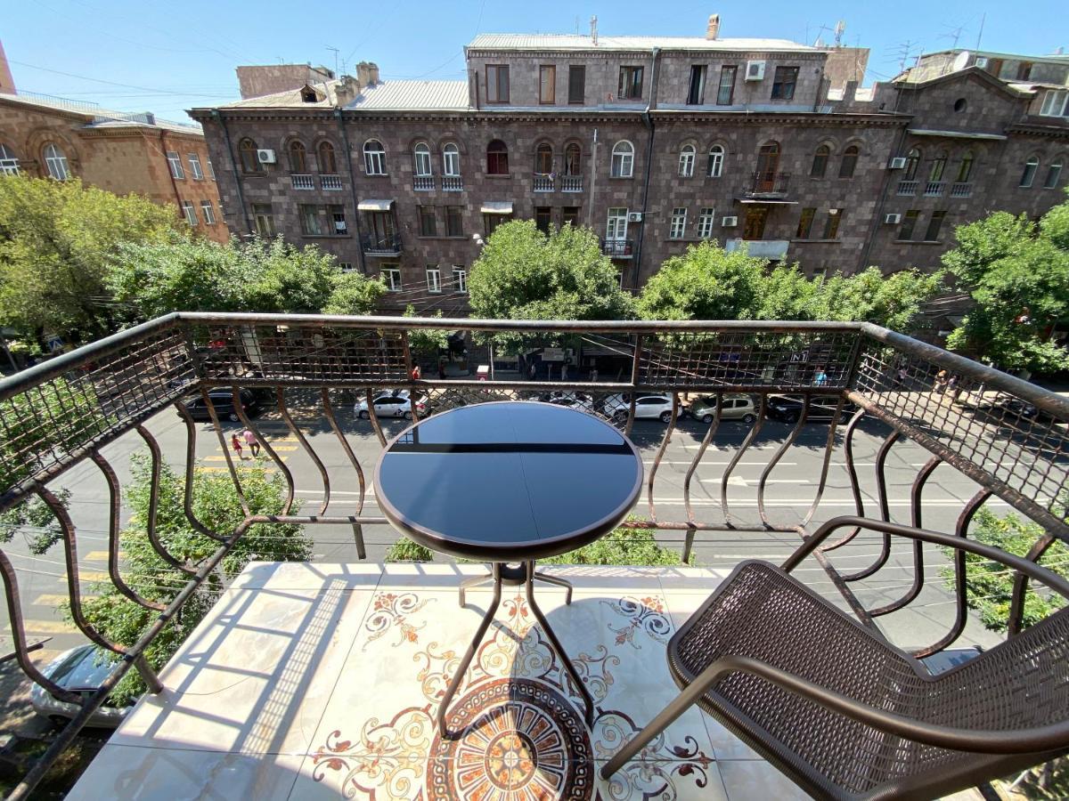 Amiryan Street 1 Bedroom Deluxe Apartment With Balcony Am104 เยเรวาน ภายนอก รูปภาพ