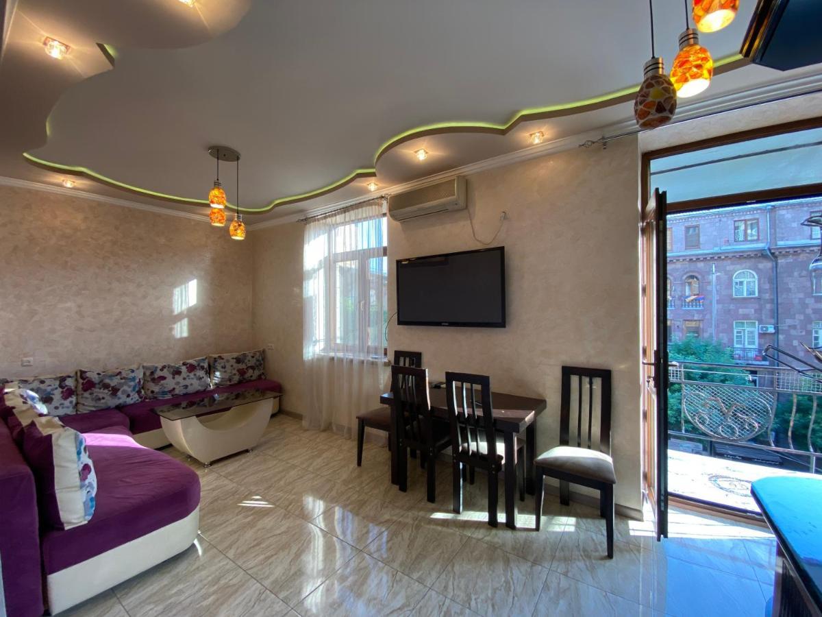 Amiryan Street 1 Bedroom Deluxe Apartment With Balcony Am104 เยเรวาน ภายนอก รูปภาพ