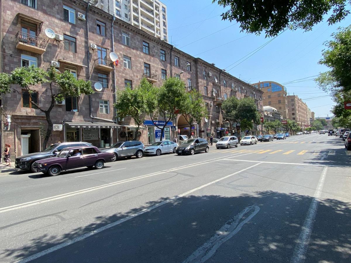 Amiryan Street 1 Bedroom Deluxe Apartment With Balcony Am104 เยเรวาน ภายนอก รูปภาพ