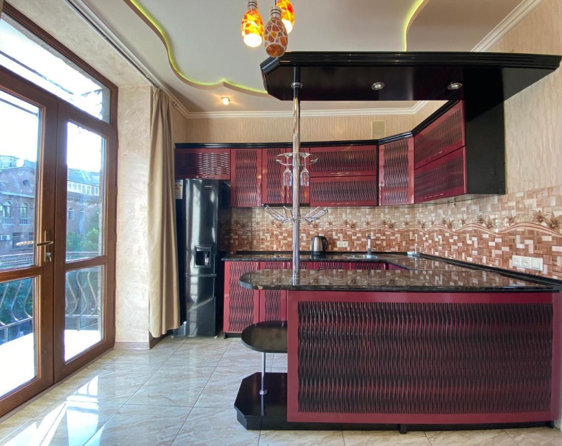 Amiryan Street 1 Bedroom Deluxe Apartment With Balcony Am104 เยเรวาน ภายนอก รูปภาพ