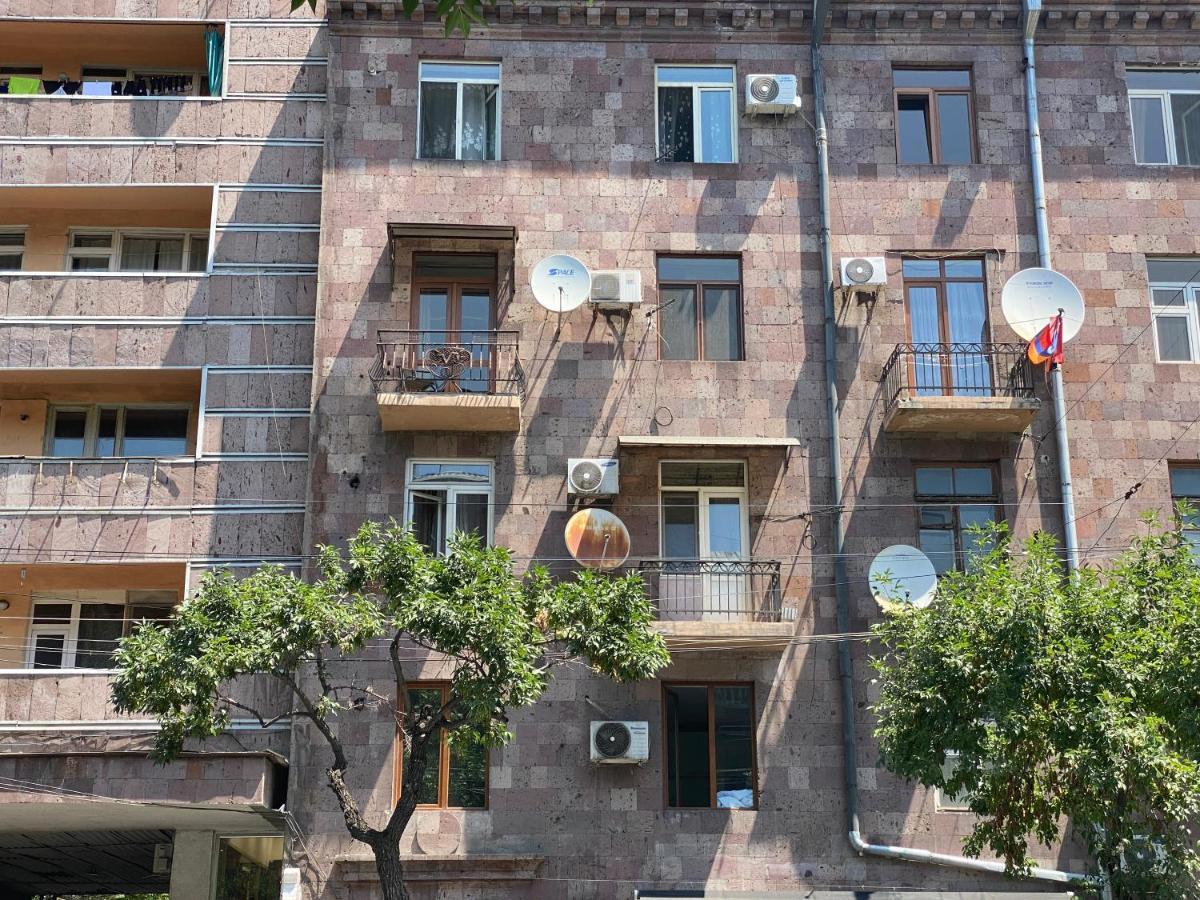 Amiryan Street 1 Bedroom Deluxe Apartment With Balcony Am104 เยเรวาน ภายนอก รูปภาพ