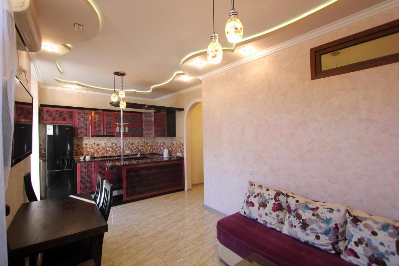 Amiryan Street 1 Bedroom Deluxe Apartment With Balcony Am104 เยเรวาน ภายนอก รูปภาพ