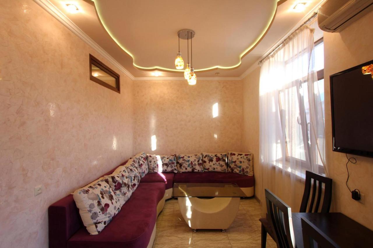 Amiryan Street 1 Bedroom Deluxe Apartment With Balcony Am104 เยเรวาน ภายนอก รูปภาพ