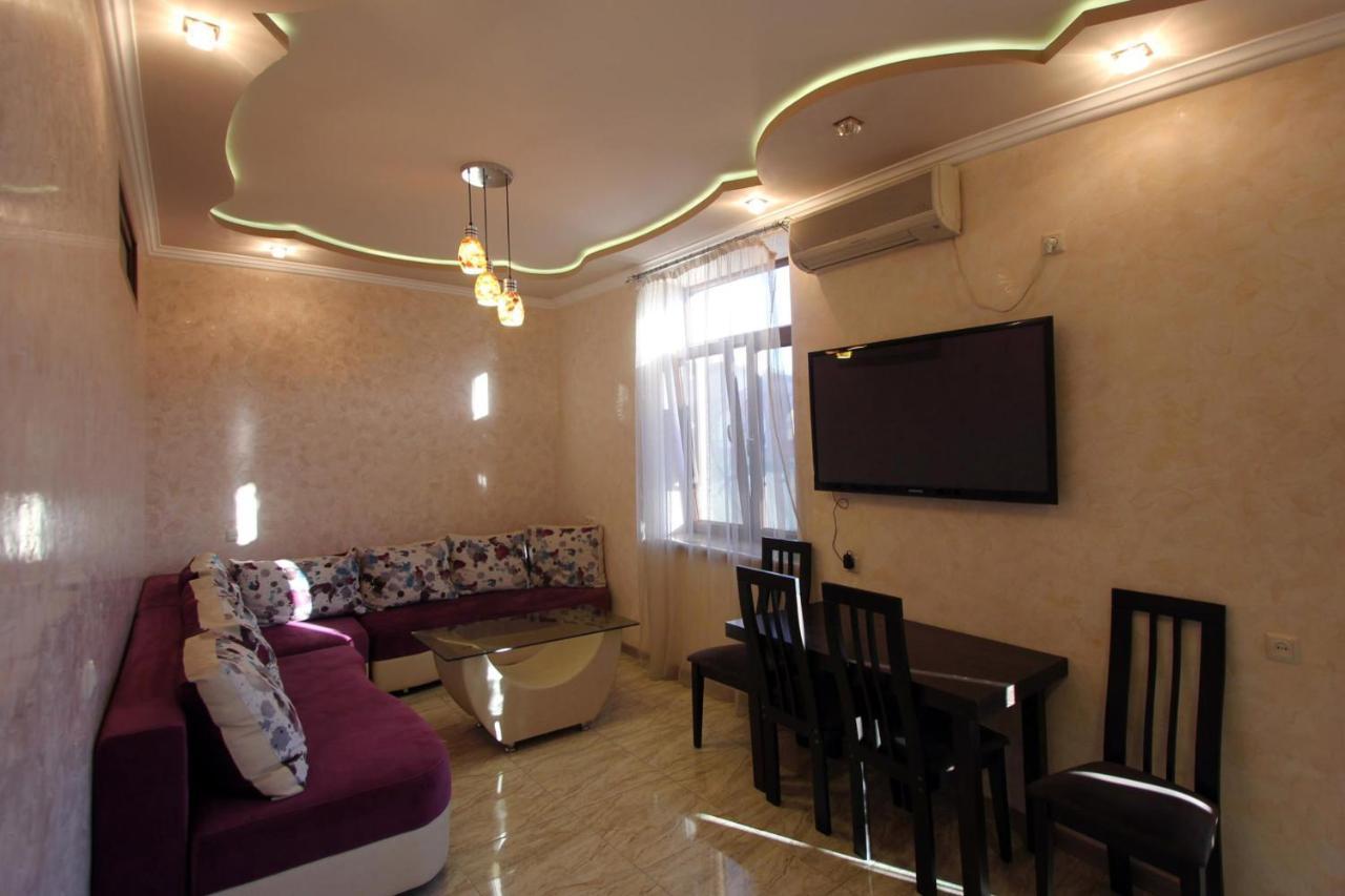 Amiryan Street 1 Bedroom Deluxe Apartment With Balcony Am104 เยเรวาน ภายนอก รูปภาพ